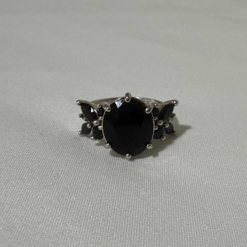 Sophisticated Black Gemstone Ring